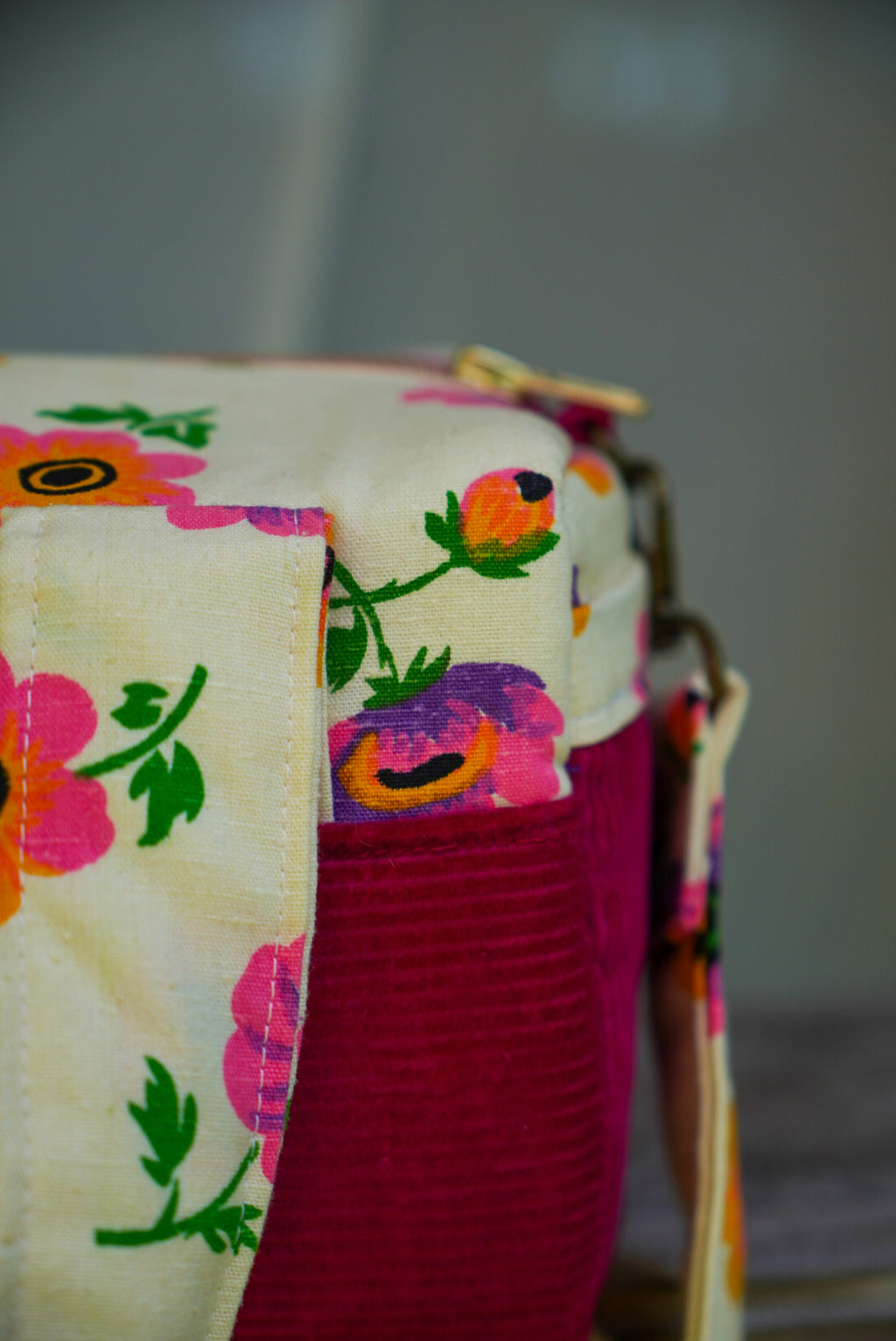•The Daisy Delight Duffel•
